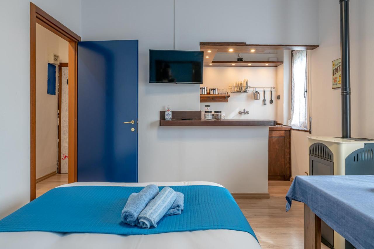 Апартаменты Bilocale Blue Relax Эрба Экстерьер фото